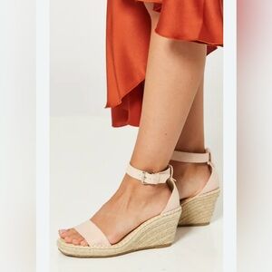 Banana Republic Blush ESPADRILLE WEDGES size 8